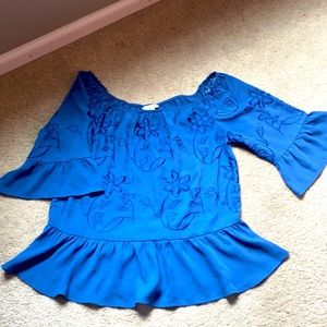 Blue top size S . Wide sleeve